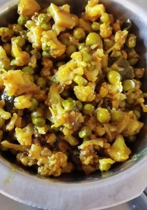 फ्लॉवर वाटाणा भाजी (Flower Vatana Bhaji Recipe In Marathi) रेसिपी चे मुख्य फोटो