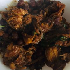 A picture of Black channa chicken roast.