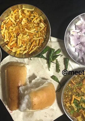 A picture of Street food Misal Pav.