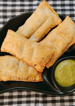 A picture of Baked Potato Pockets.