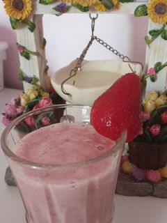 صورة لوصفة سموذي🍌 موز وفراولة 🍓