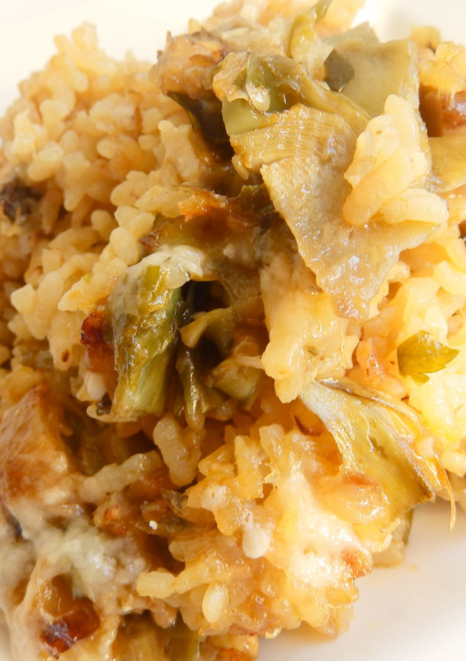 Una foto de Arroz gratinado con boletus y alcachofas