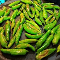 A picture of Roasted shishito pepper 虎皮青椒.