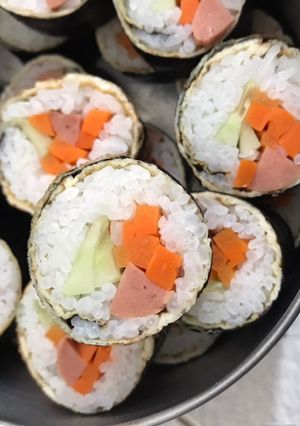 Hình của món Cơm cuộn đơn giản tại nhà.