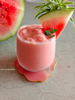 વોટરમેલન સ્મૂધી (Watermelon smoothie recipe in Gujarati) રેસીપી મુખ્ય ફોટો