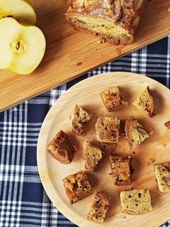 Una foto de Bizcocho de plátano con nueces y manzana