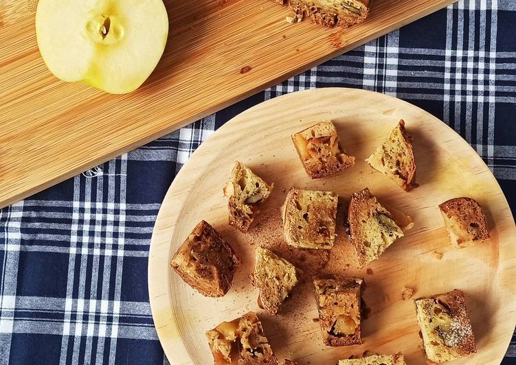 Bizcocho de plátano con nueces y manzana