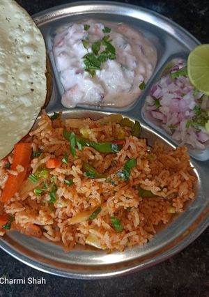 તવા પુલાવ (Tava Pulao Recipe In Gujarati) રેસીપી મુખ્ય ફોટો