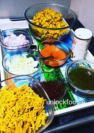 A picture of Ghuguni chaat.