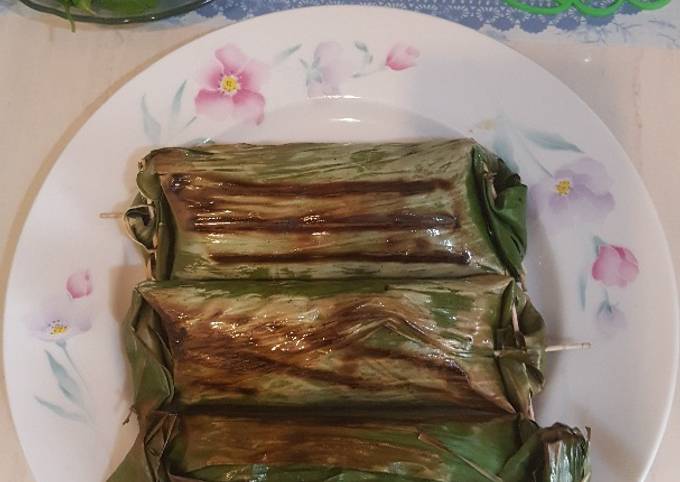 Nasi bakar ayam kecap dan cumi teri