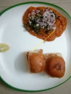 पावभाजी (pav bhaji recipe in marathi) रेसिपी चे मुख्य फोटो