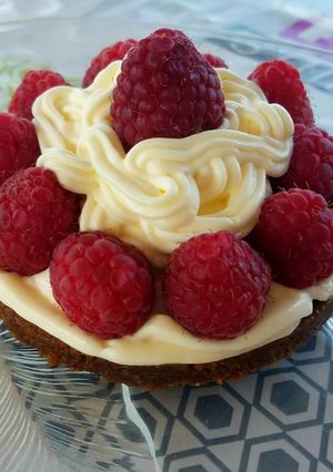 Une photo de Tartelette framboise, chantilly