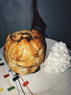Una foto de Manzanas de hojaldre con chocolate🍎