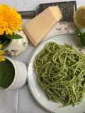 Spaghete cu Sos Pesto de Busuioc și Parmezan