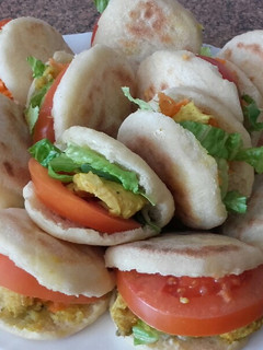 Una foto de Rellenos para pan de pita o panecillos