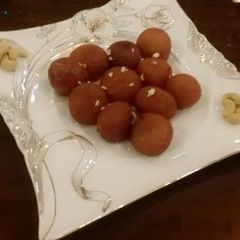 A picture of Gulab jamn.
