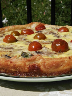 Una foto de Quiche de espinacas y champiñones