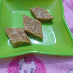 A picture of Gole papdi.