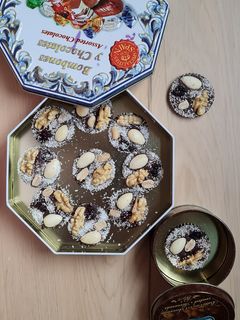 Una foto de Bocaditos saludables de chocolate y frutos 🇫🇷 Mendiants