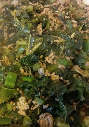 Una foto de Pavo con Collard Greens