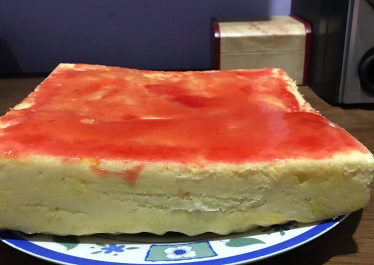 Cheese cake with strawberry jam