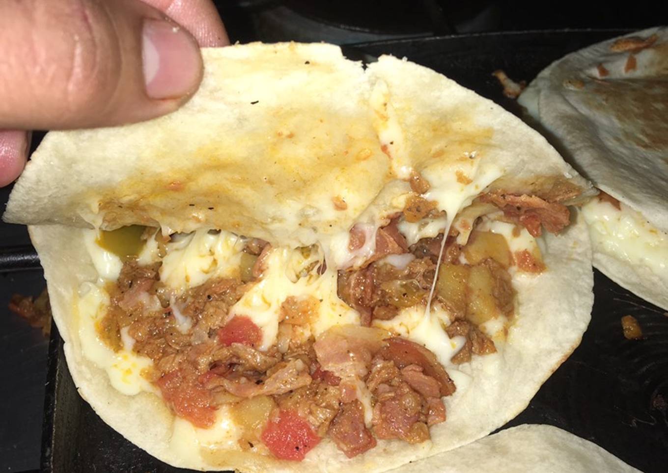 Sincronizada con guiso de chorizo con papa