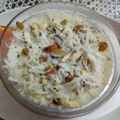 A picture of Feniyan kheer(white silky thin sevayian pudding).