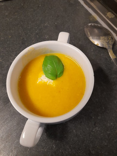 A picture of Warming daikon and carrot soup.