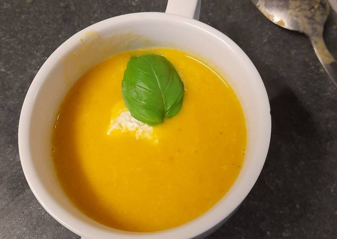 Recipe of Quick Warming daikon and carrot soup