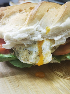 Una foto de Chivito canadiense de pollo