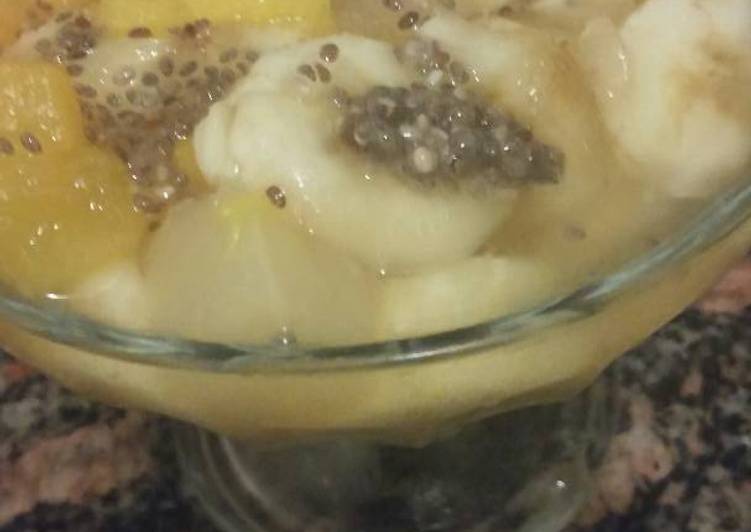 Ensalada de frutas vegan con chía y almíbar