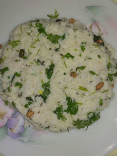 A picture of Curd poha (flattened rice).