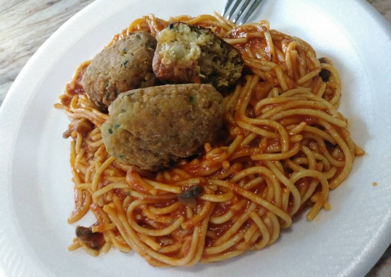 Spaghetti integral con albóndigas de pavo