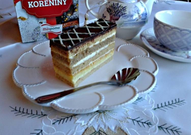 Mézes, mézeskalács-piskótás szelet mascarponés-csokis krémmel