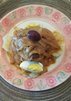 A picture of Chicken Escabeche.