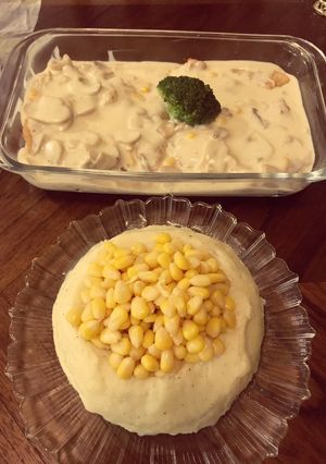 صورة لوصفة دجاج بصوص البشاميل مع بطاطا بوريه 🇱🇧