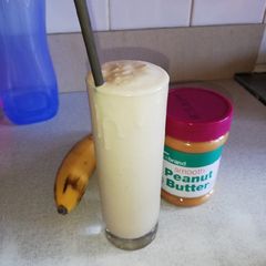 A picture of Brunch smoothie 🍌 and 🥜 butter.