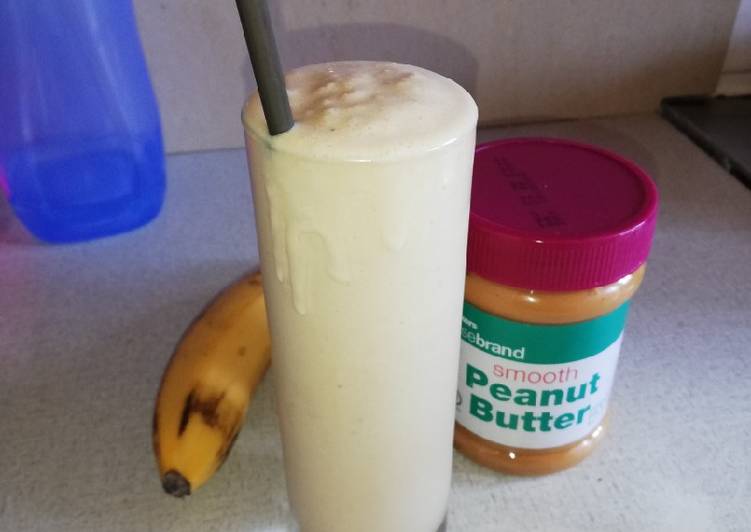 Brunch smoothie 🍌 and 🥜 butter