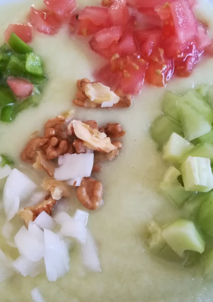 Una foto de Crema de calabacín fría vegana