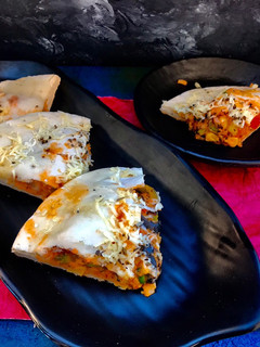 ઉલટા પીઝા (Ulta Pizza Recipe In Gujarati) રેસીપી મુખ્ય ફોટો