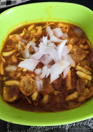 A picture of Farsan curry.