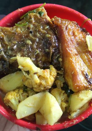 ফুলকপি দিয়ে মাছের ঝোল (fulkopi macher jhol recipe in bengali) রেসিপির প্রধান ছবি