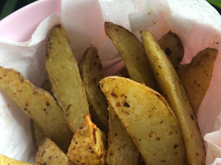 Bagaimana Menyiapkan Fried potato wedges, Enak
