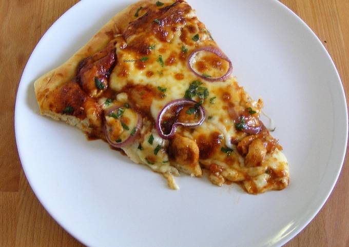 BBQ csirkés pizza (vastag tésztás) recept foto
