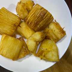 A picture of Singkong Goreng Merekah.