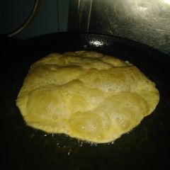 A picture of Puri paratha with chicken tikka.
