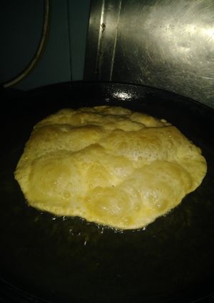 A picture of Puri paratha with chicken tikka.