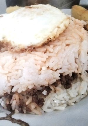 Una foto de Arroz tapado a lo pobre