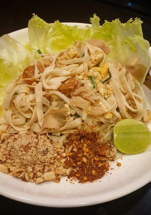 รูปของ ผัดไทยคีโตเส้นโอ๊ตไฟเบอร์ (ผสมบุก)