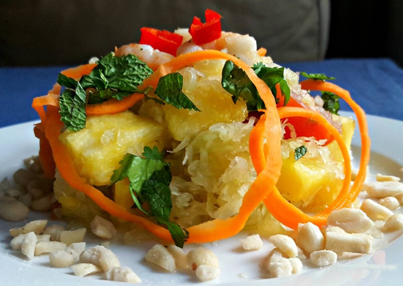 Pineapple salad with green papaya and shrimp